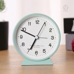Horloge de chevet au design élégant