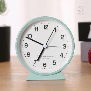 Horloge de chevet au design élégant