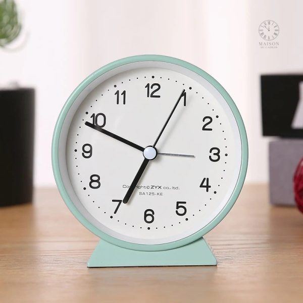 Horloge de chevet au design élégant