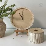 Horloge murale en rotin au design naturel et élégant