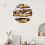 Horloge rustique avec chiffres romains élégants