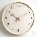Horloge murale scandinave au design épuré