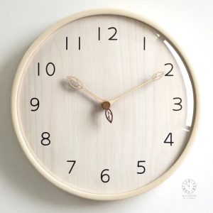 Horloge murale scandinave au design épuré