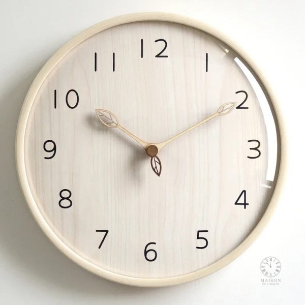 Horloge murale scandinave au design épuré