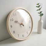 Horloge en bois scandinave au style contemporain