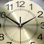 Horloge murale décorative sans tic-tac pour un intérieur apaisant