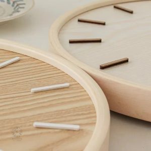 Horloge scandinave minimaliste, idéale pour un intérieur apaisant