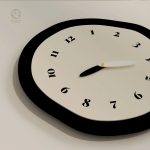 Horloge au style simple et fonctionnel pour décoration