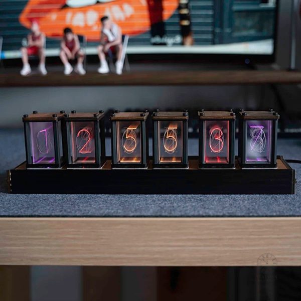 Horloge Nixie au design rétro avec tubes lumineux