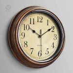 Horloge vintage à pendule avec chiffres romains