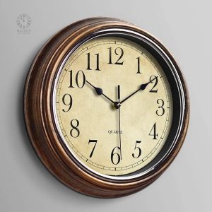Horloge vintage à pendule avec chiffres romains