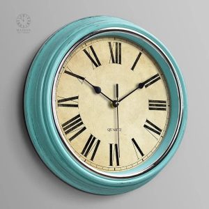 Horloge murale rétro avec finition en bois