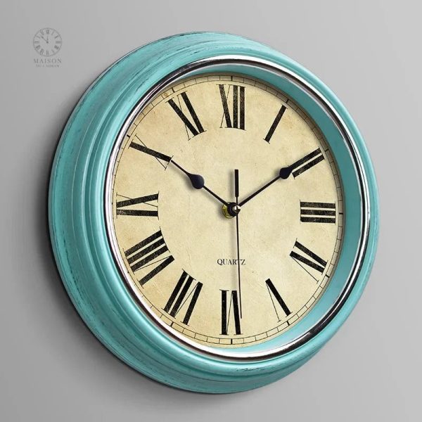 Horloge murale rétro avec finition en bois