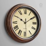 Horloge murale au style ancien et charme intemporel
