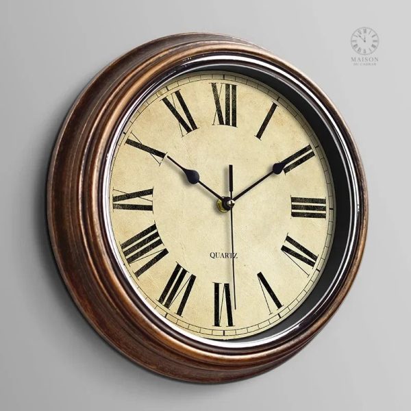 Horloge murale au style ancien et charme intemporel