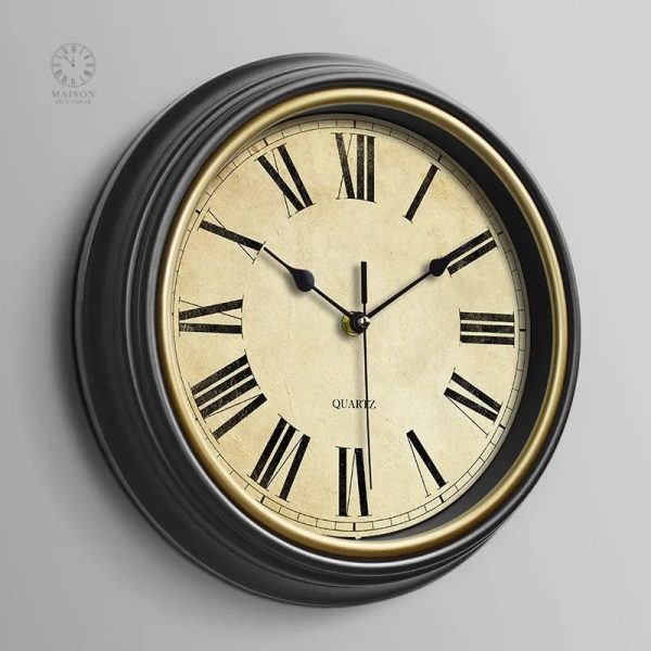Horloge vintage au look nostalgique pour salon