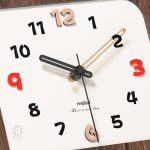 Horloge murale décorative au charme vintage