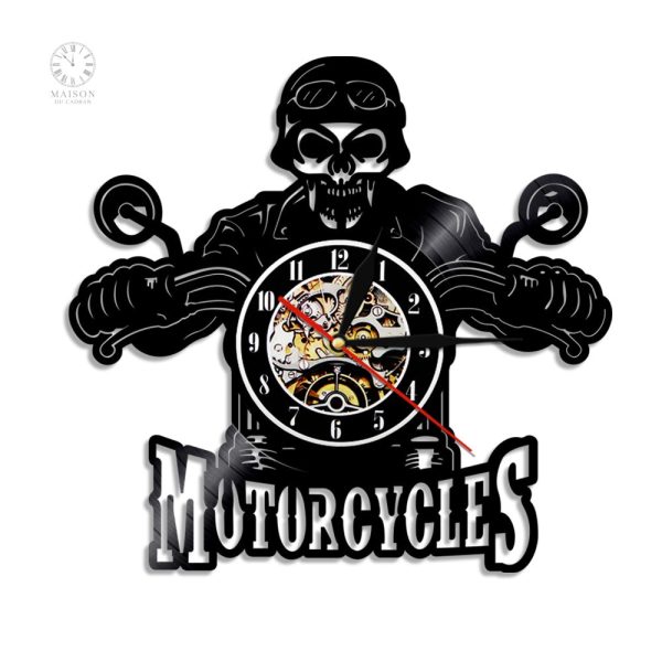 horloge-vinyle-motard-tete-de-mort-1 Horloge vinyle motard avec design tête de mort