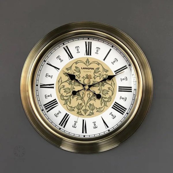 Horloge murale vintage style rétro avec aiguilles dorées