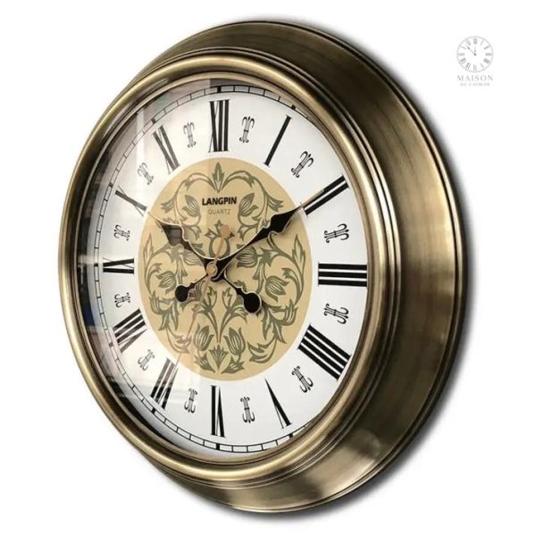 Horloge murale vintage avec finitions patinées