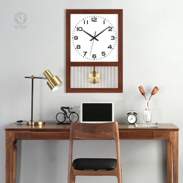 Horloge en bois rustique élégante