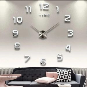 Grande horloge murale au style minimaliste et chic