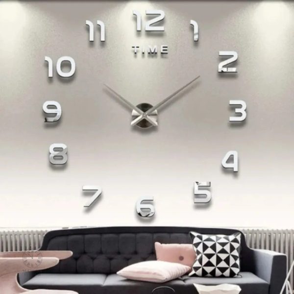 Grande horloge murale au style minimaliste et chic