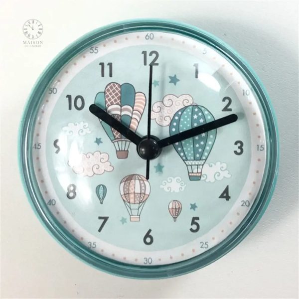 Horloge colorée idéale pour les petits espaces