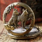 Montre gousset design loup, accessoire intemporel