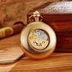Montre gousset élégante avec finition soignée et style vintage