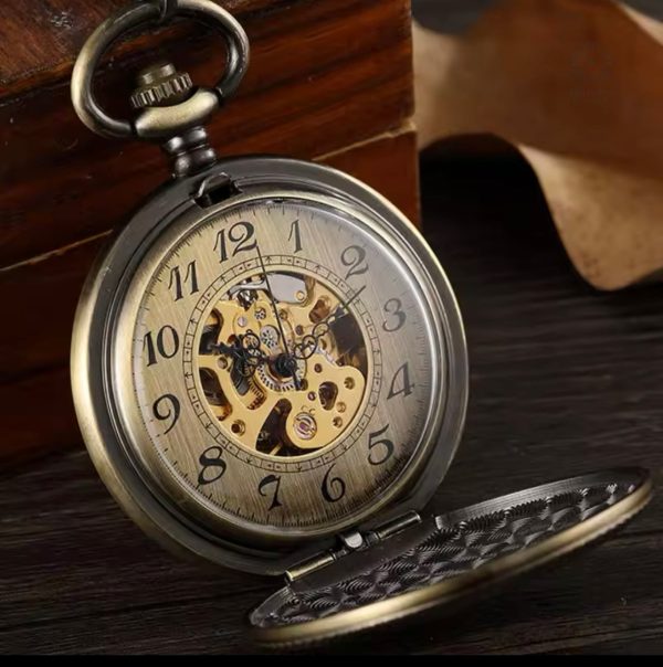 Accessoire chic : montre à gousset mécanique raffinée