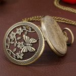 Montre à gousset avec motif papillon distinctif