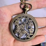 Montre à gousset classique avec décor papillon