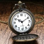 Accessoire de mode : montre de poche en métal