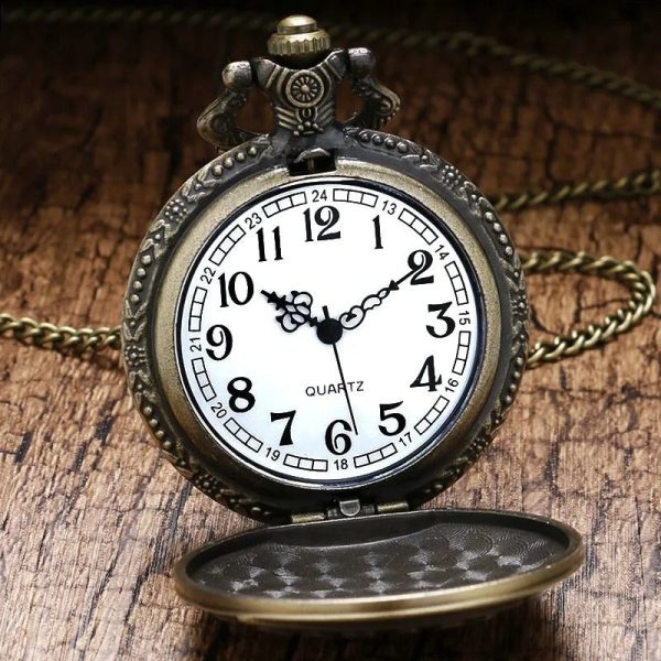 Accessoire de mode : montre de poche en métal