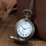 Design floral sur montre gousset classique