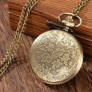 Montre gousset avec chaîne, style rétro
