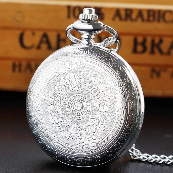 Montre de poche argentée élégante