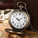 Montre Gousset design bois et métal élégant