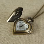 Montre Gousset en forme de coeur, design romantique