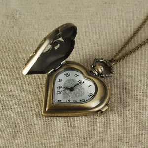 Montre Gousset en forme de coeur, design romantique