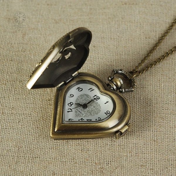 Montre Gousset en forme de coeur, design romantique