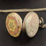 Montre gousset classique au style fleuri
