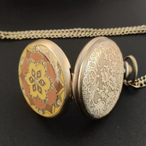 Montre gousset classique au style fleuri
