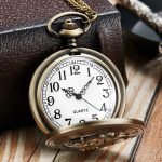 Montre Gousset au design Zodiaque stylisé