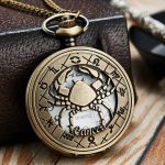 Élégance de la Montre Gousset au motif Zodiaque