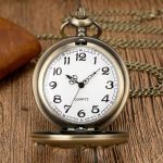 Accessoire horloger masculin, montre gousset raffinée