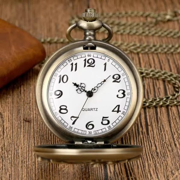Accessoire horloger masculin, montre gousset raffinée