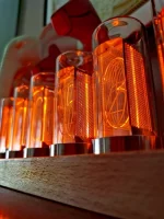 Horloge Nixie à tubes néon colorés