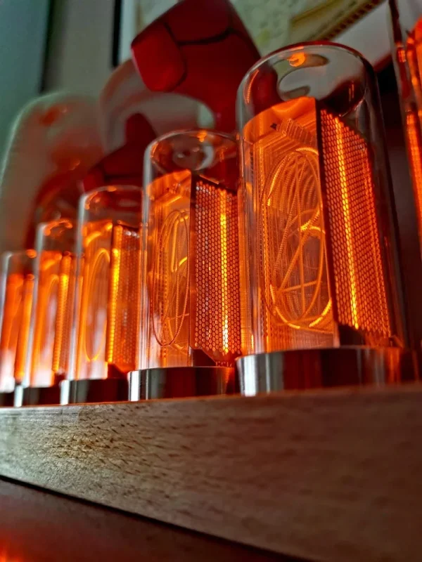 Horloge Nixie à tubes néon colorés
